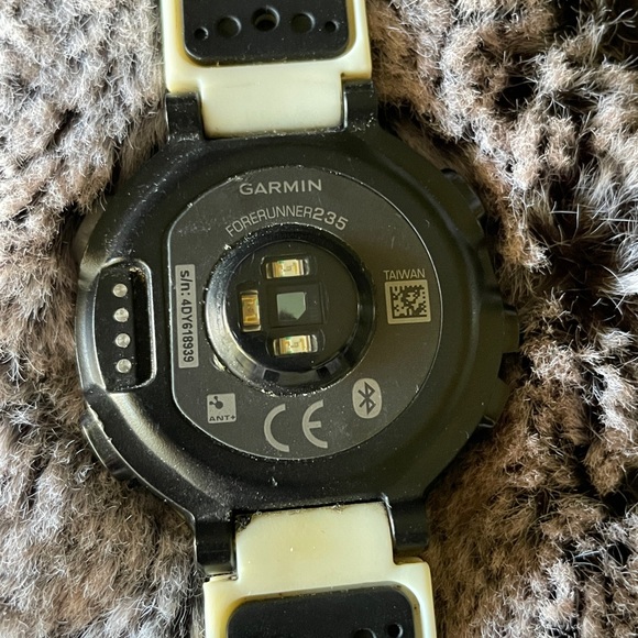 Garmin Forerunner 235 Running Watch - Picture 4 of 8